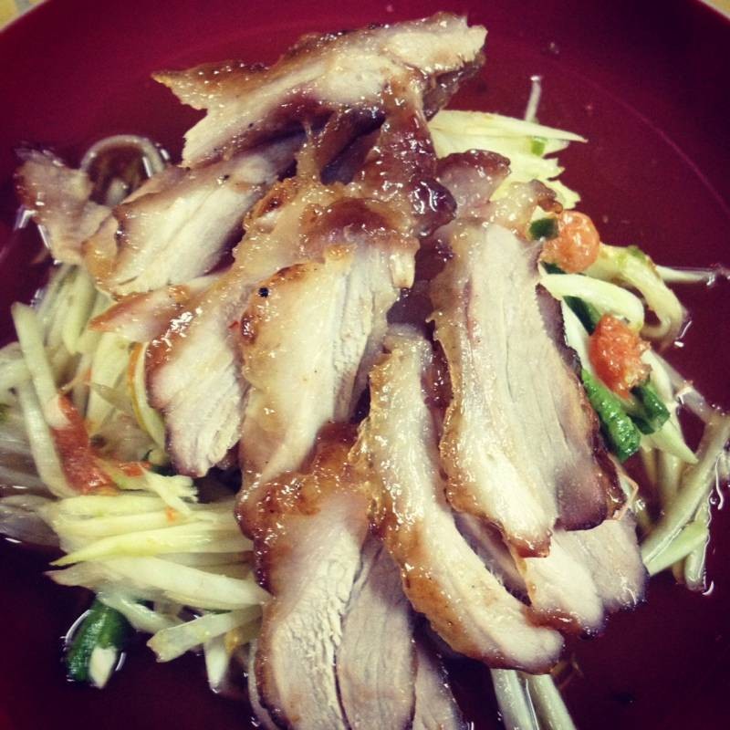 ส้มตำคอหมูย่าง