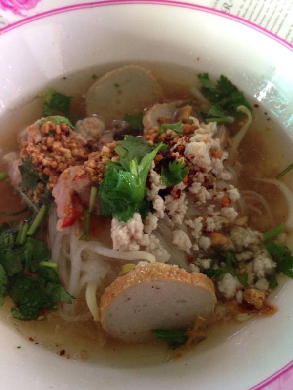 เส้นเล็กต้มยำ 30 บาท