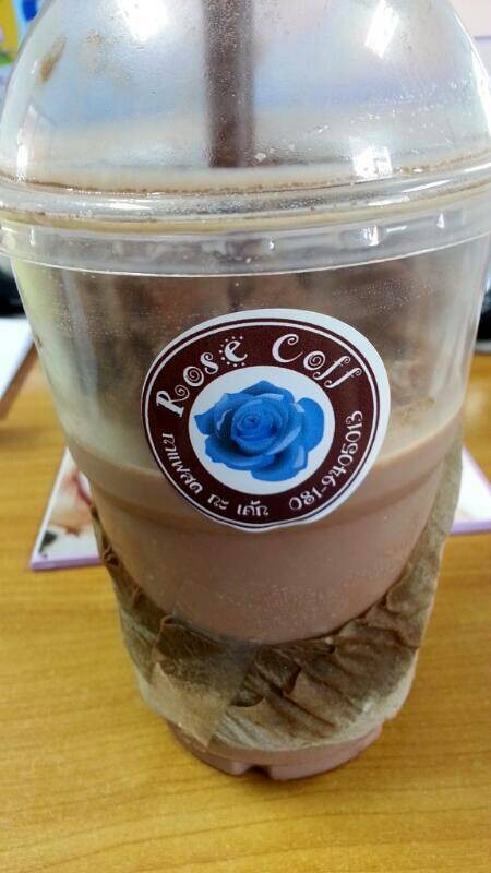 น้ำปั่นราคาไม่แพง อาหารอร่อย แต่รอนานนิดนึง แถมยังให้เยอะอีก เยี่ยม