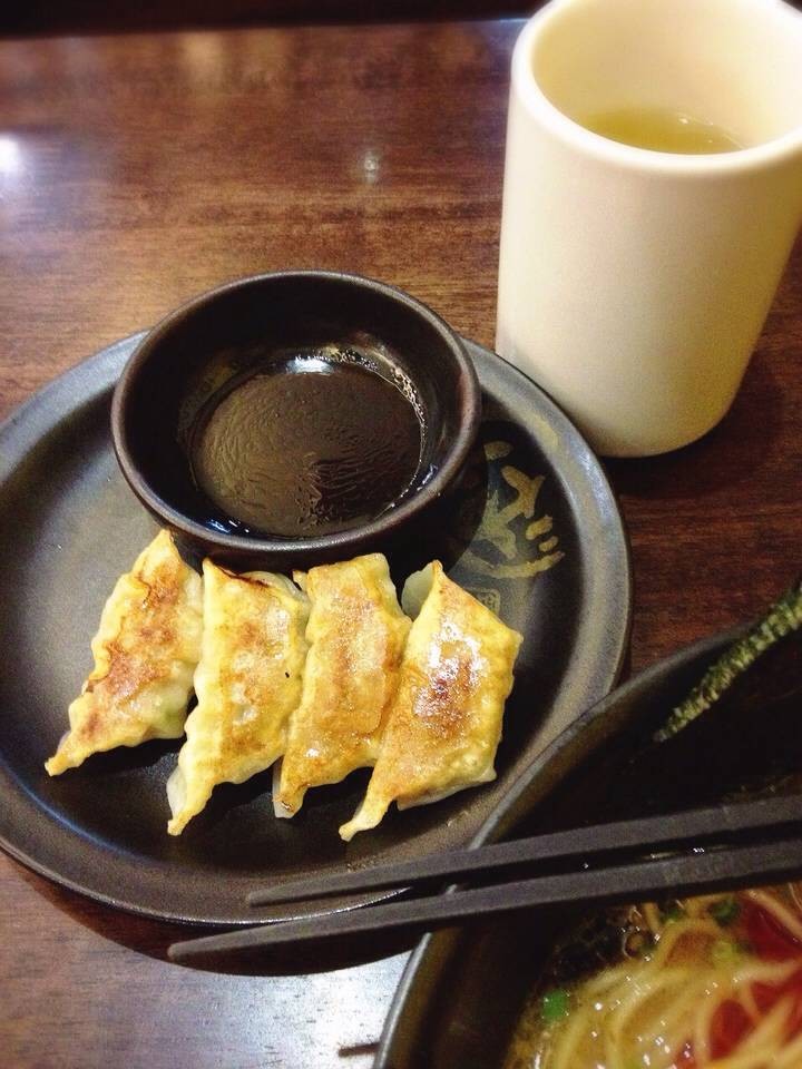 Promotion Happy Set - เกี๊ยวซ่า + ชาเขียว