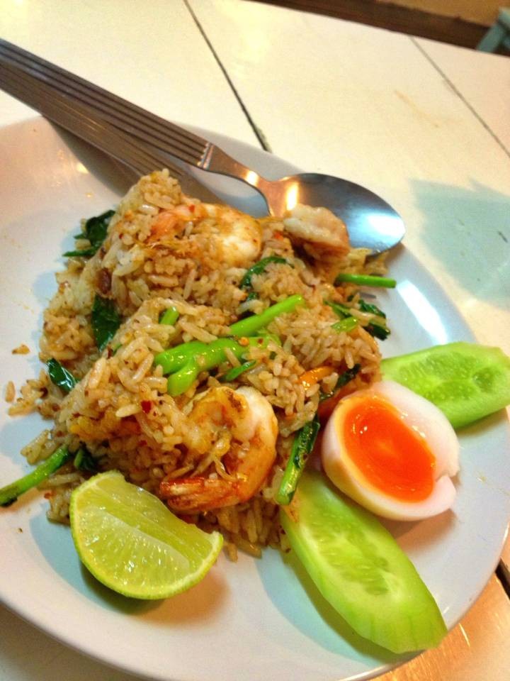 ข้าวผัดน้ำพริกกุ้ง