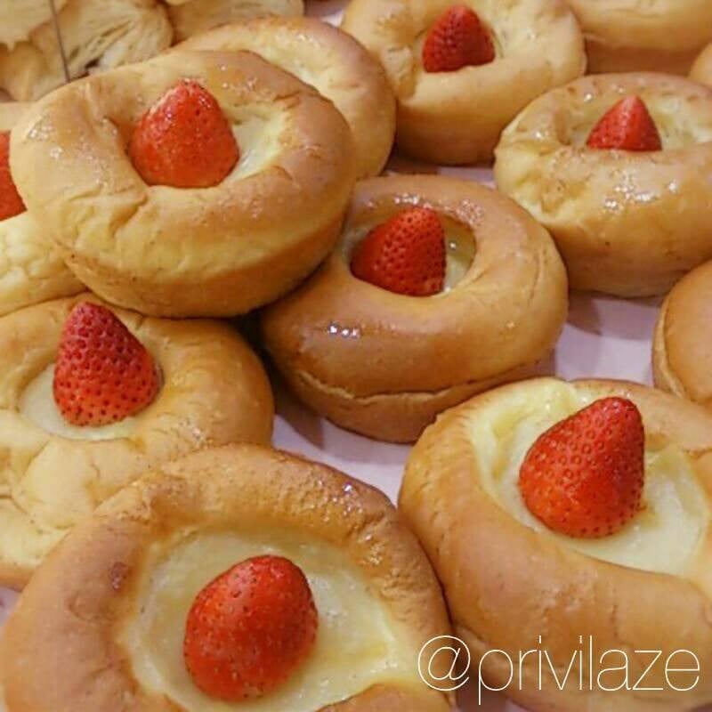 strawberry brioche