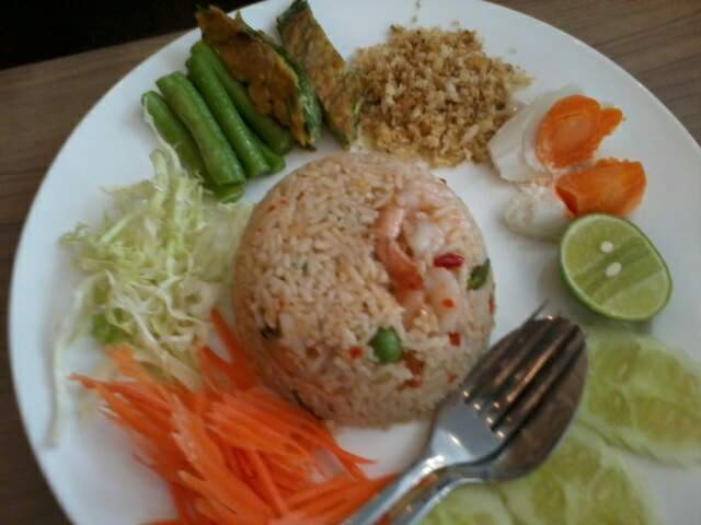 ข้าวผัดน้ำพริกกุ้งสด