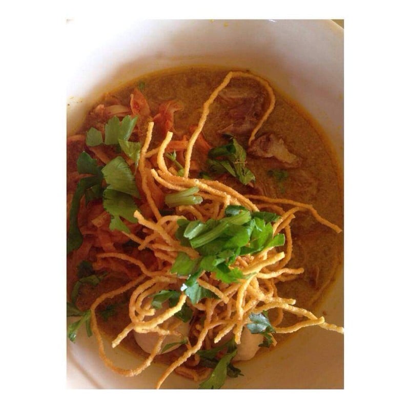 ข้าวซอยลูกชิ้นหมู