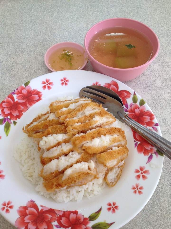 ปลาทอด น้ำจิ้มบ๊วย+ซีฟู๊ด