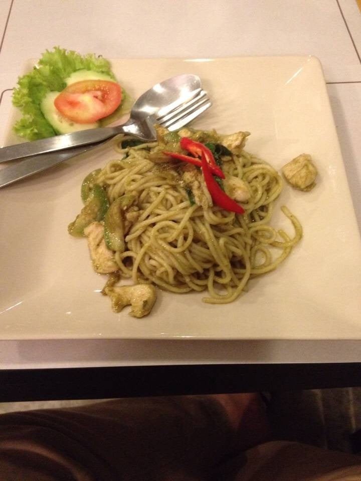 สปาเกตตี้แกงเขียวหวานไก่