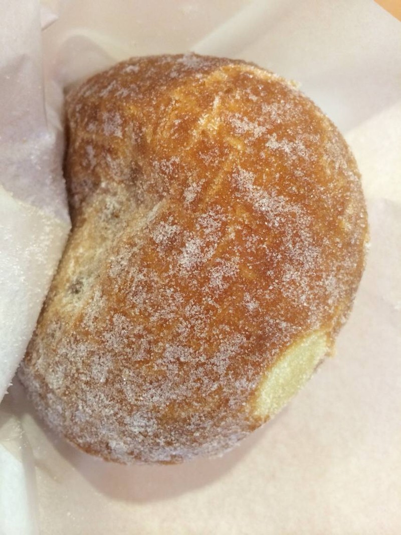 โดนัทแบบไม่มีรูตรงกลาง เคลือบน้ำตาล นุ่มนิ่มยวบสุดๆๆ