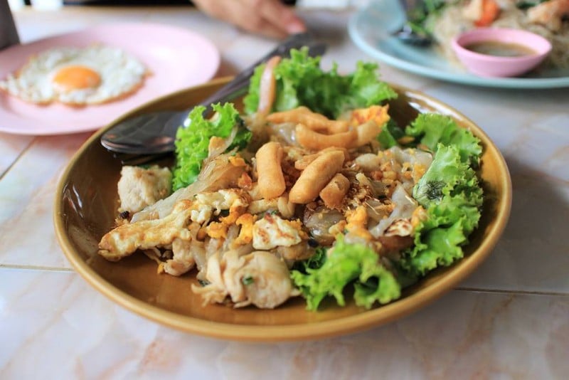 ก๋วยเตี๋ยวคั่วไก่