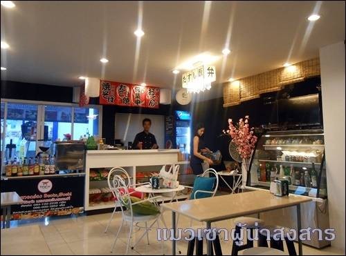 บรรยากาศภายในร้าน (แคชเชียร์สวยครับ)