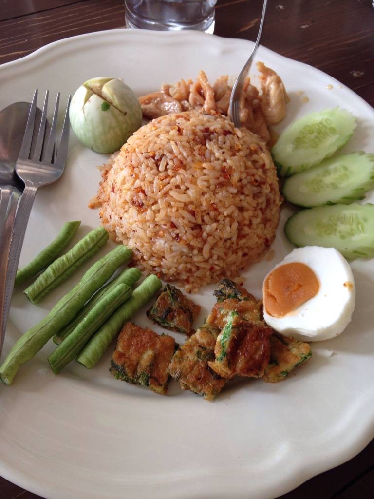 ข้าวผัดนำ้พริกลงเรือ