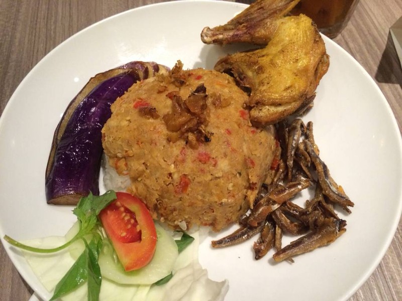 ข้าวน้ำพริกไก่ทอด 90 บาท
