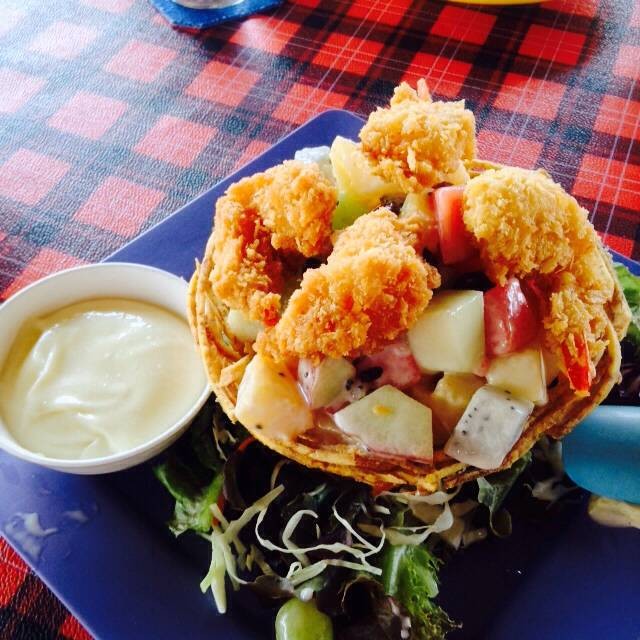สลัดผลไม้กุ้งกรอบ