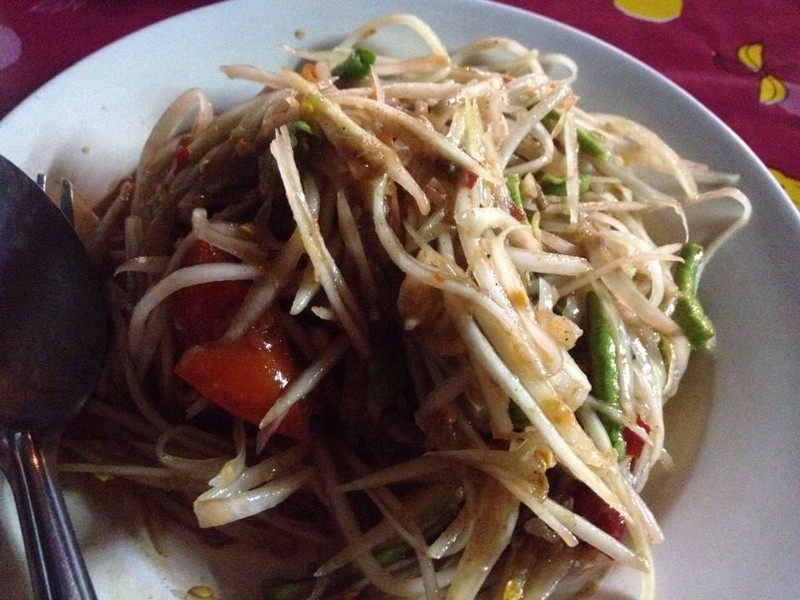 ส้มตำลาวไม่ใส่น้ำตาล ใส่มะกอก มันเริสอะ