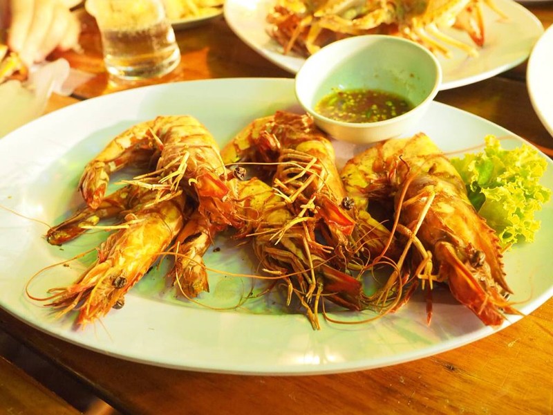 ต้องลอง อาหารที่นี่สดมาก