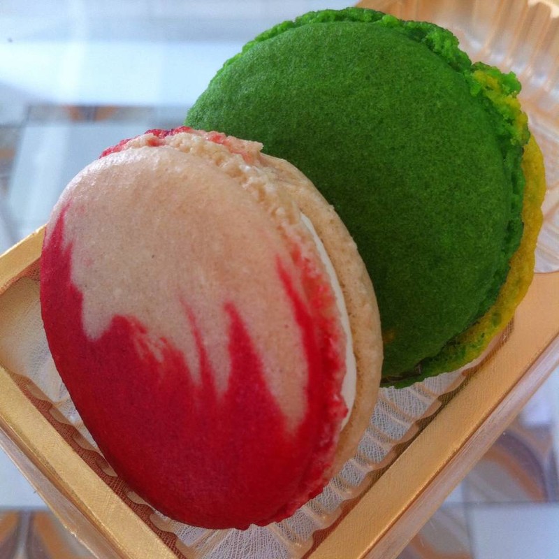 Rose & Mango Flavor Macaroon 