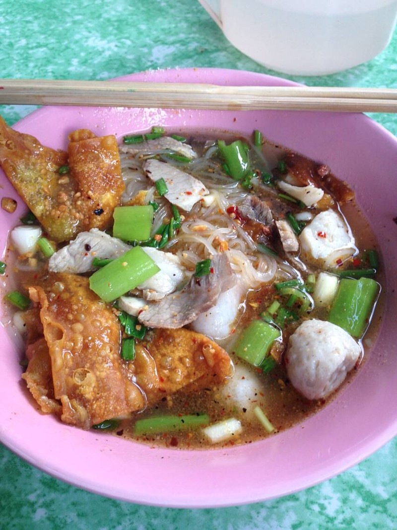 เล็กต้มยำใส่ผักบุ้ง อร่อยแท้