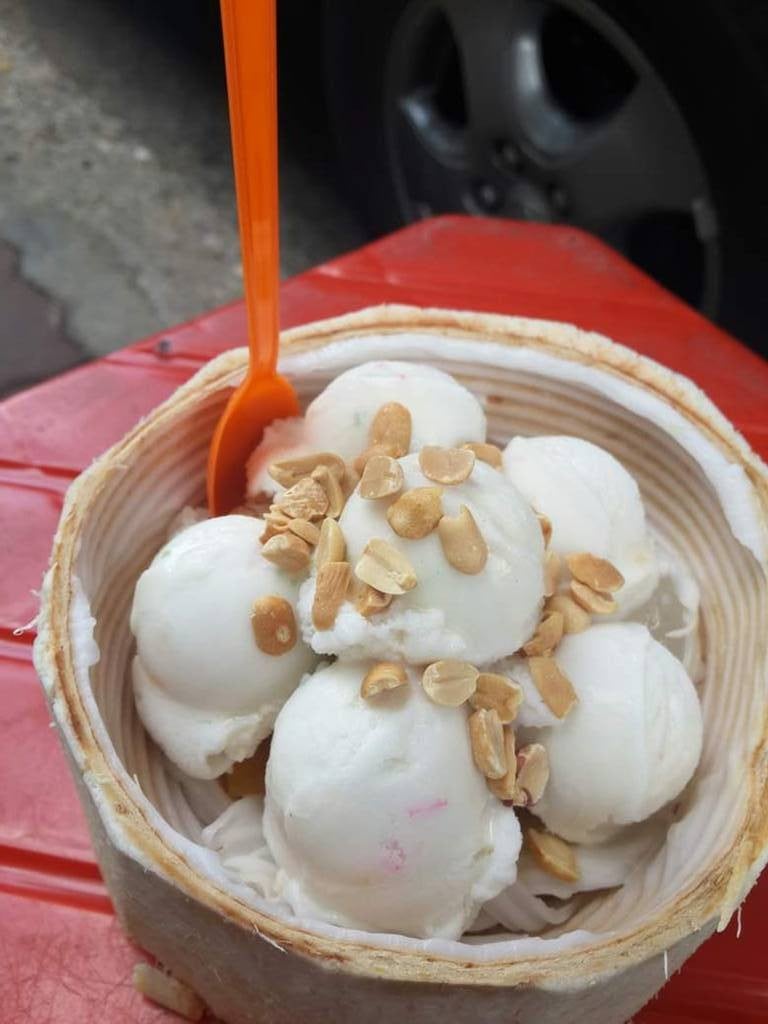 ไอศครีมกะทิในถ้วยมะพร้าวอ่อน