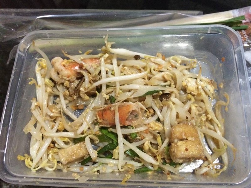 ผัดไทกุ้งสด