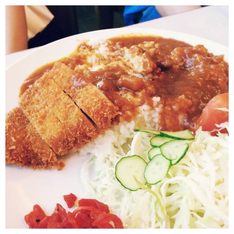 ข้าวแกงกะหรี่หมูทอดที่กินไปหน่อยแล้ว 555