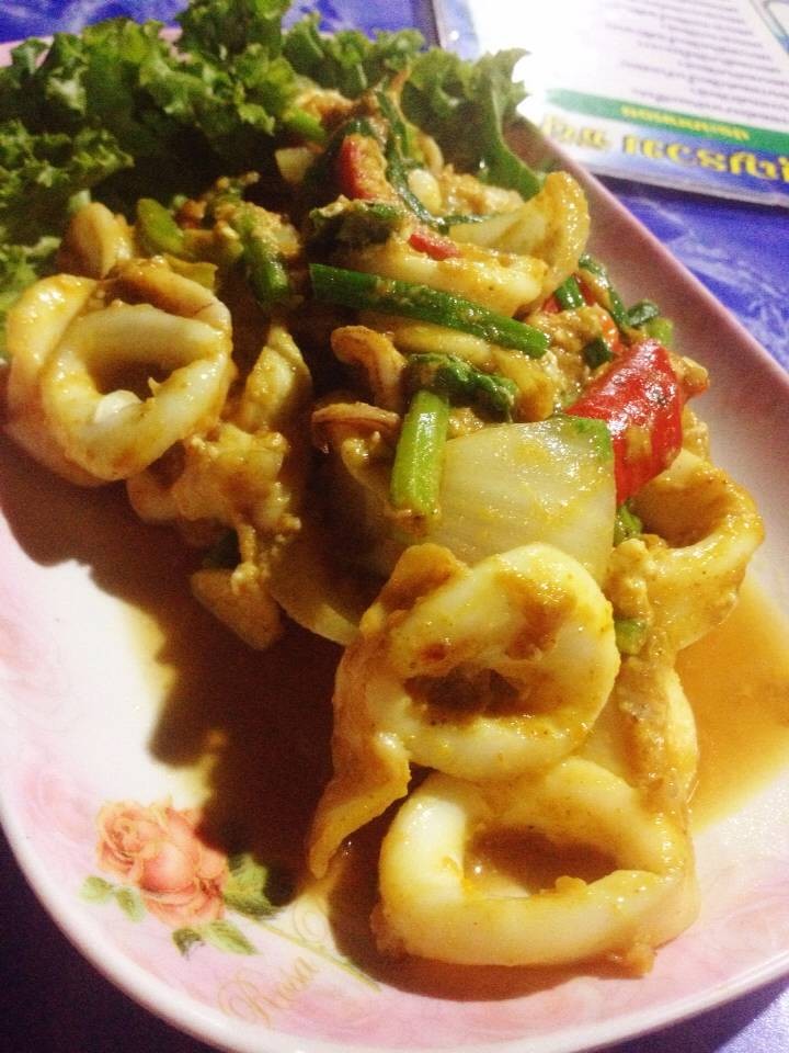 หมึกผัดผงกะหรี่