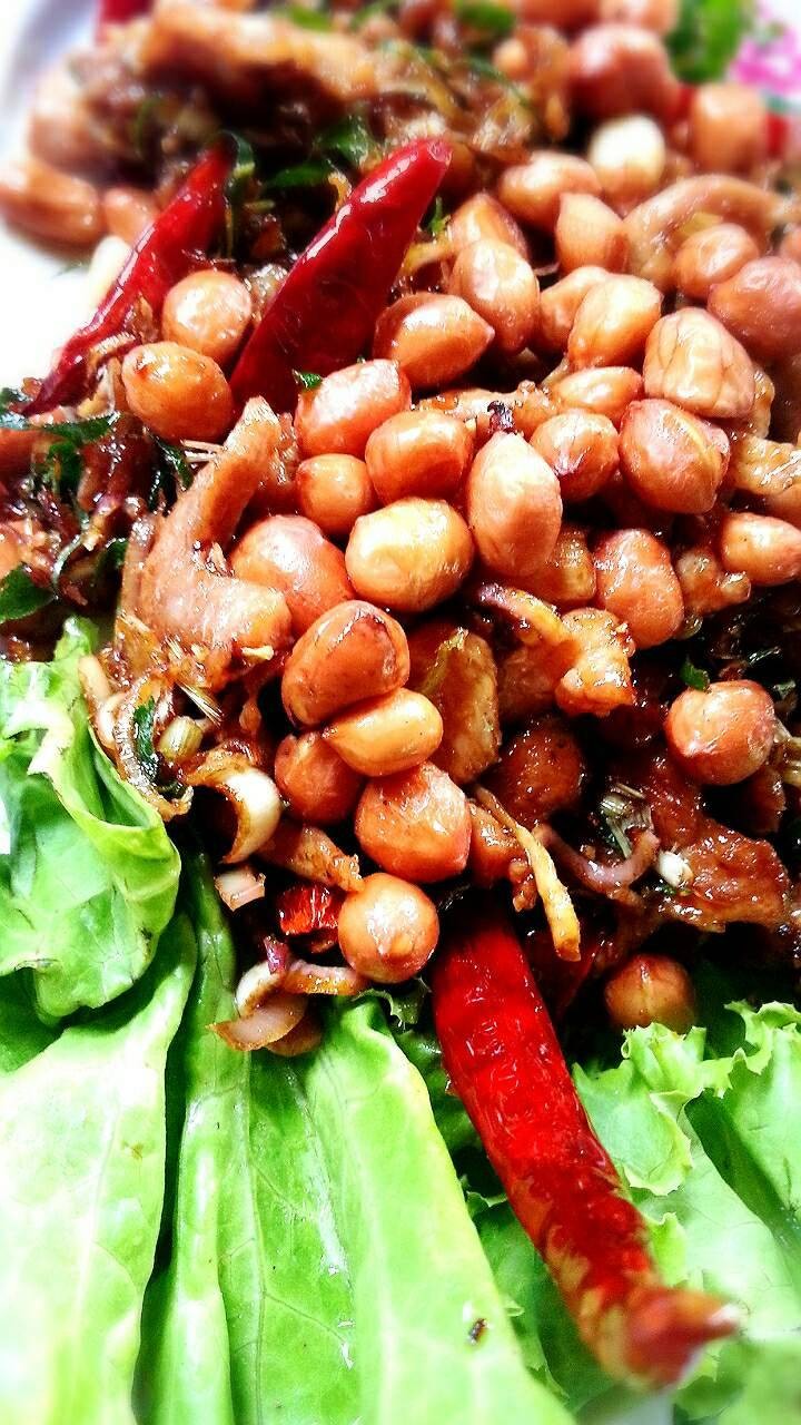 ไก่บ้านผัดสมุนไพร
