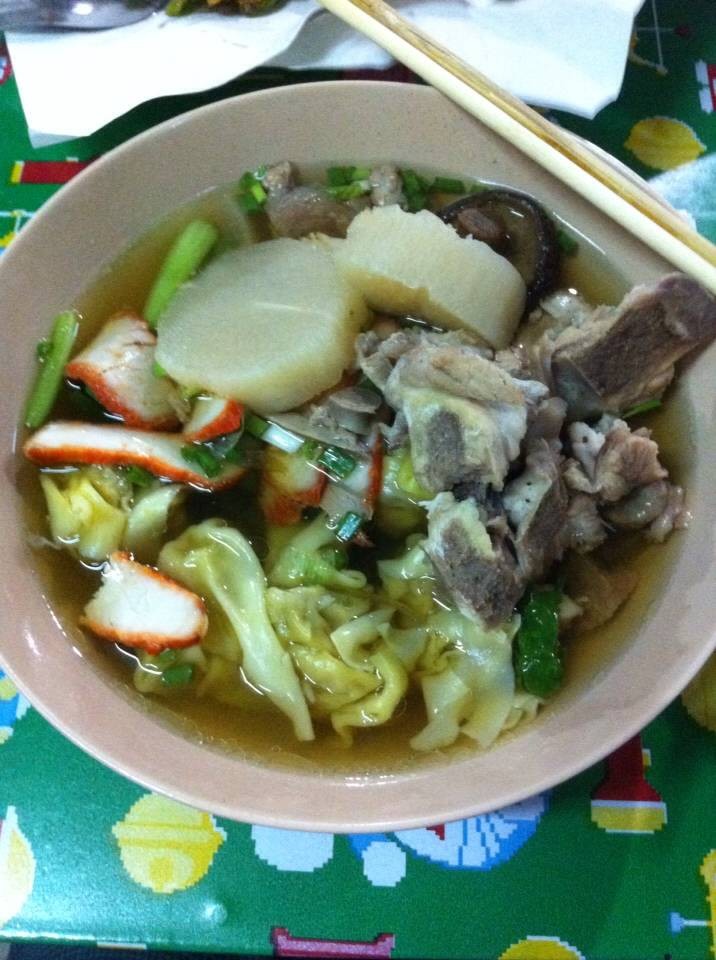 เกี๊ยวนำ้กระดูกหมู