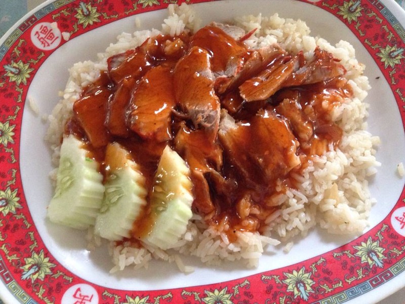ข้าวหมูแดงหมูกรอบ ได้เยอะมาก