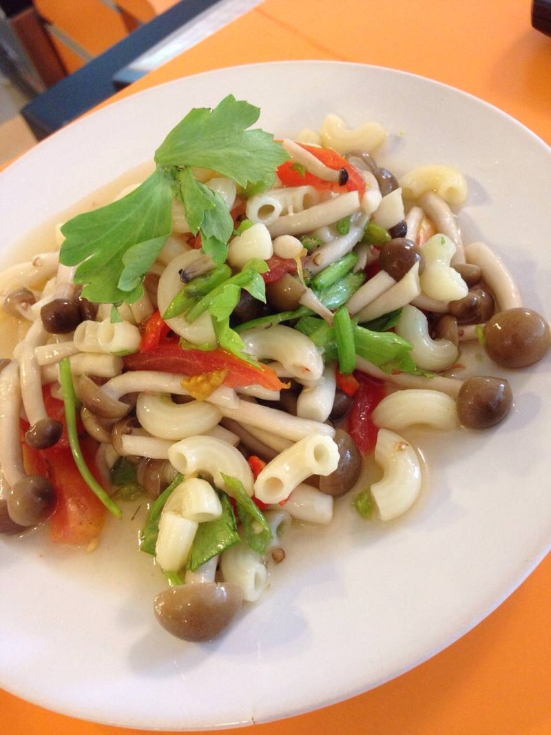 ยำมักกะโรนีเห็ด