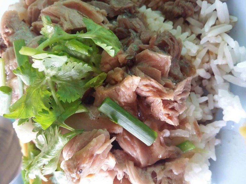 ข้าวขาหมูจัดเต็มม