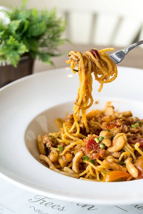 Fried Ramen Noodle with Minced Pork in Northern Style Chilli Paste & Crackling P