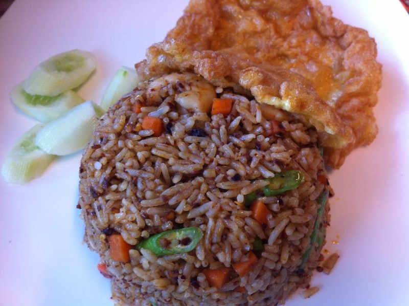 ข้าวคลุกพริกเผากุ้ง ไข่เจียว