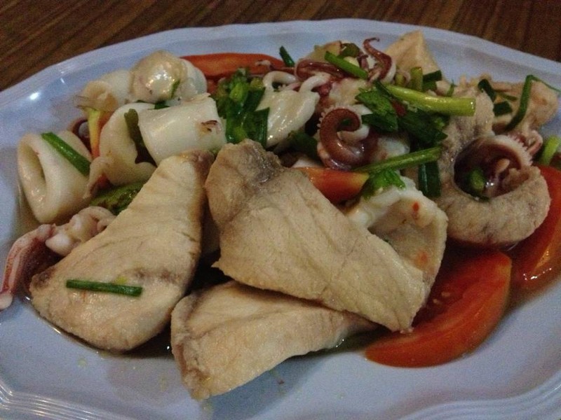 ยำรวมมิตร (ไม่มีกุ้งเพราะกุ้งหมดค่ะ)