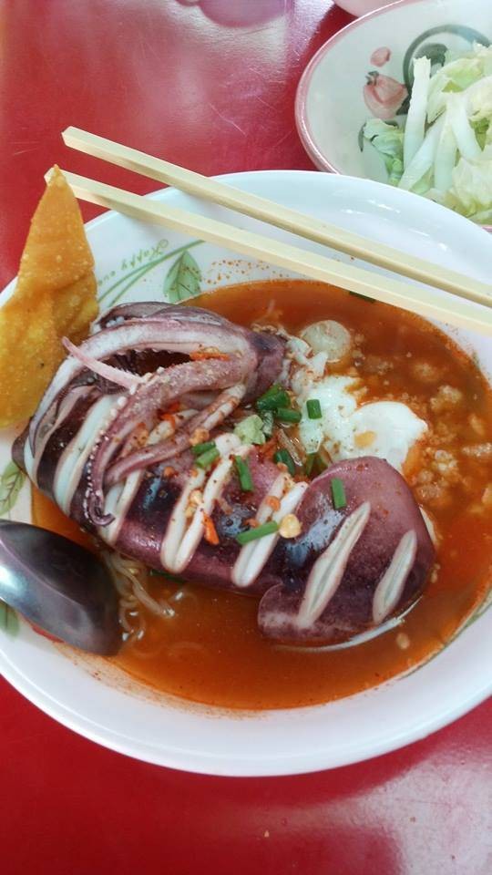 ครบทั้งหมึก ไข่ หมูสับ ลูกชิ้น เยอะฟุดๆ