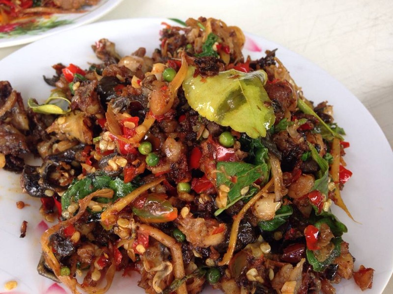 ผัดเผ็ดกบ