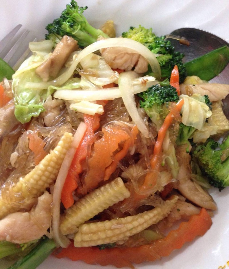 ผัดวุ้นเส้นผักรวมใส่ไก่ เมนูสุขภาพ