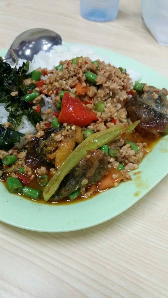 กะเพราไข่เยี่ยวม้า