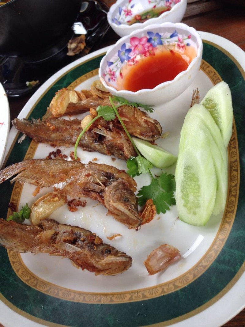 ปลาเนื้ออ่อนทอดกระเทียม(จริงๆมี8ตัวครับ)
