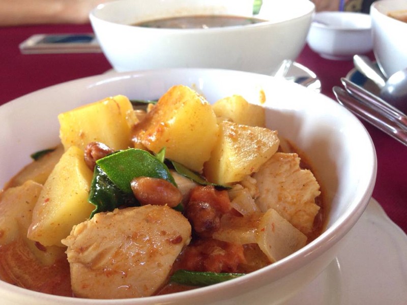 แกงมัสมั่น