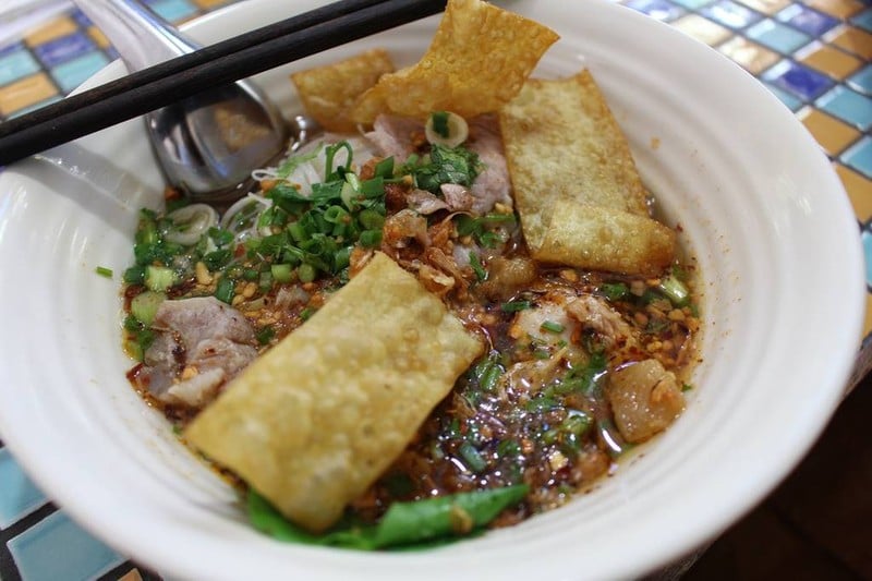 ก๋วยเตี๋ยวต้มยำรวมหมู (50 บาท)