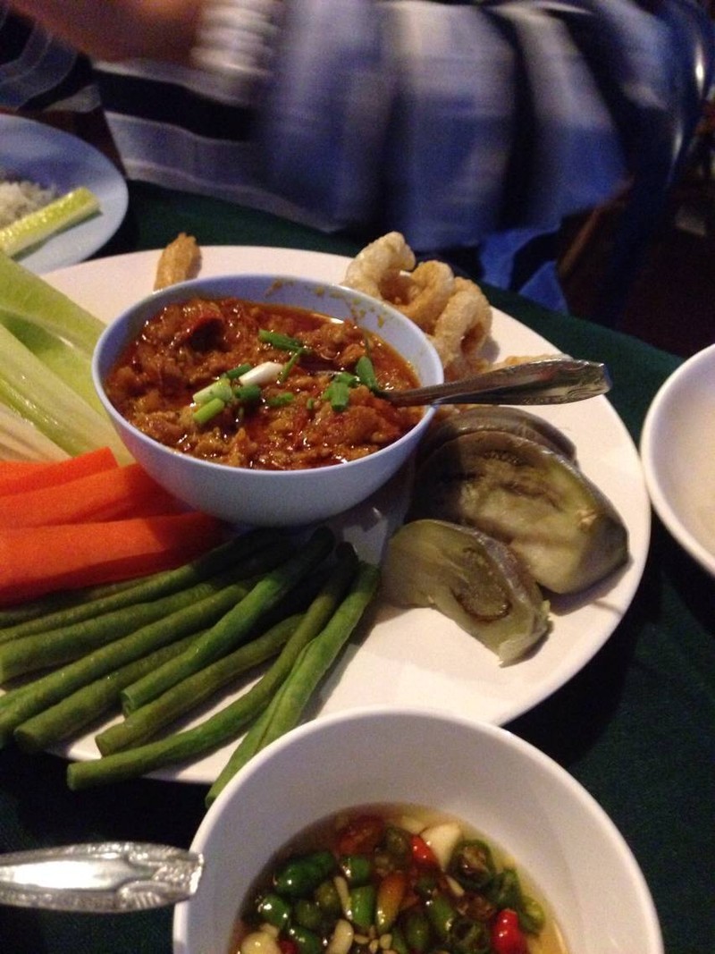 น้ำพริก คล้ายน้ำพริกอ่อม แต่ไม่หวาน