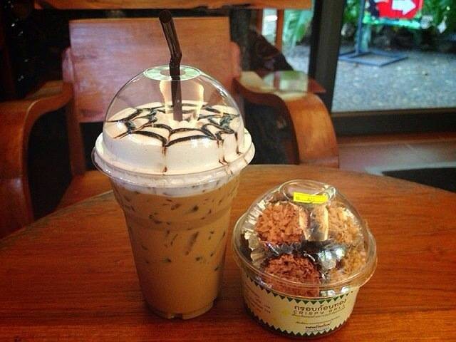 คาปูชีโน่ และกรอบก้อนทอง