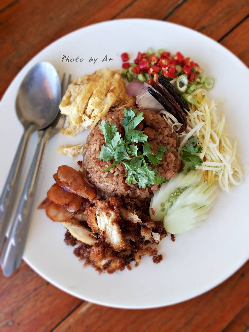 ข้าวคลุกกะปิทรงเครื่อง