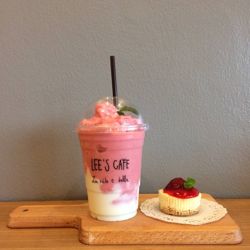 Strawberry Smoothie Yogurt