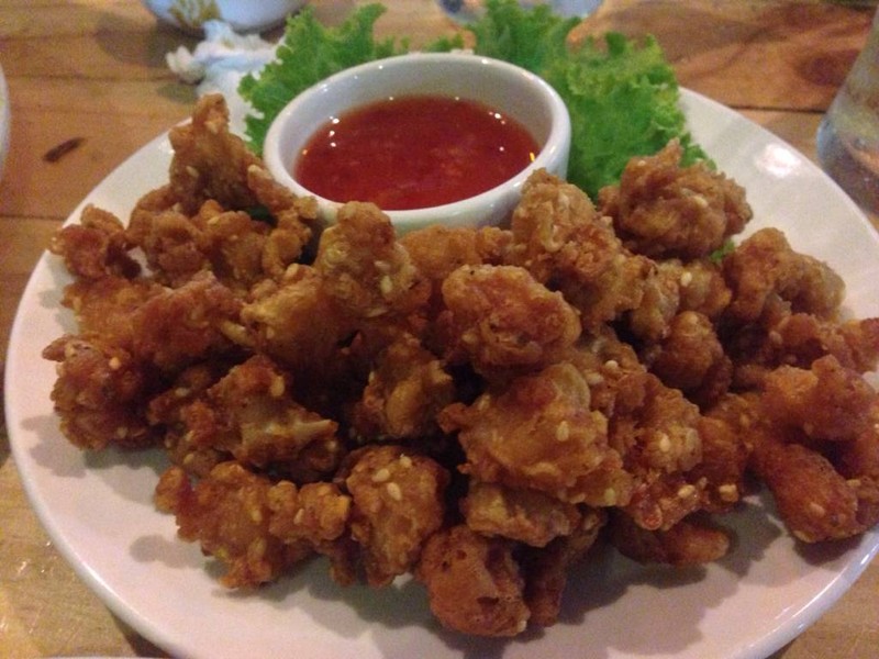 เอ็นไก่ทอด 69บาท ให้เยอะมากค่ะ กรุบๆมากับน้ำจิ้มไก่ กินกับเบียร์ได้ดี