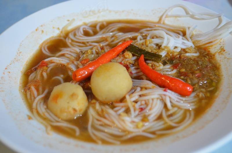 ขนมจีนน้ำยากะทิผสมป่า