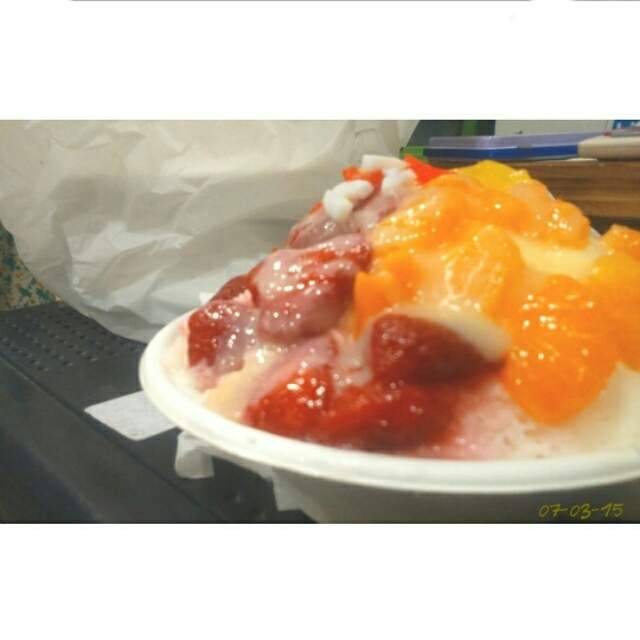 อันนี้รสนมท้อปปิ้งเป็นส้ม สตอเบอรี่  เยลลี่ อร่อยมากๆ