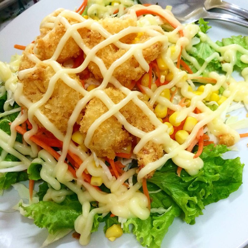 สลัดกุ้งทอด