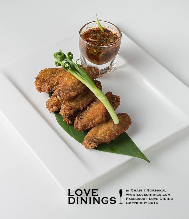 Thai herbs Deep Fried Chicken Wing
 ปีกไก่สมุนไพรทอดกรอบ เสิร์ฟพร้อมน้ำจิ้มแ