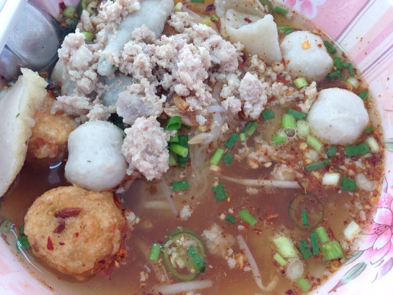 เส้นเล็กต้มยำ พิเศษ 