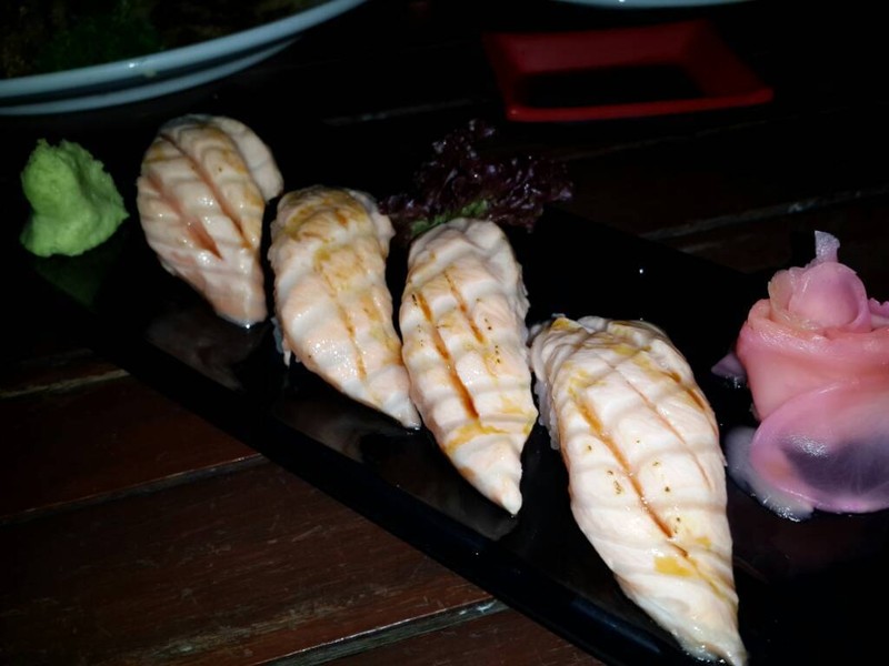 Salmon Sushi (120 บาท)